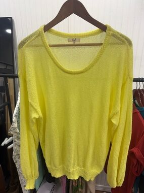 NWOT Easel Las Angeles Lightweight Scoop-Neck Sweater in Yellow